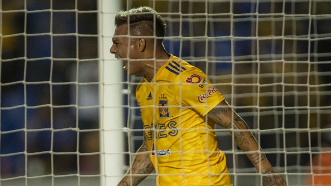 ¡Pura clase! Los tres golazos de Eduardo Vargas en práctica de Tigres