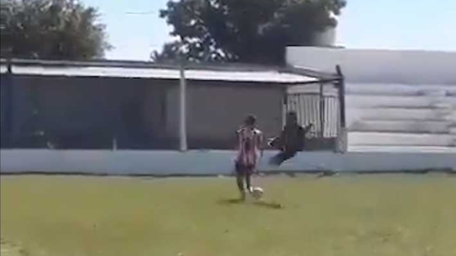 Jugador de Deportivo Argentino postula a la patada más violenta del año