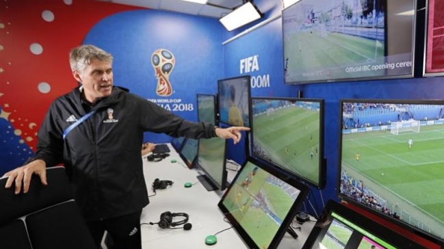 La UEFA no descarta aplicar el VAR en la presente temporada