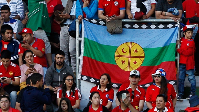 Jugadores de la Roja hicieron minuto de silencio en memoria de Camilo Catrillanca