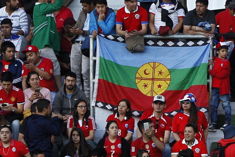 Los gestos y homenajes en apoyo al pueblo mapuche se tomaron el Chile vs. Honduras