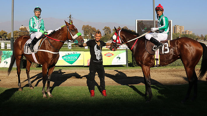 La visita de Arturo Vidal a sus caballos antes de viajar a Barcelona