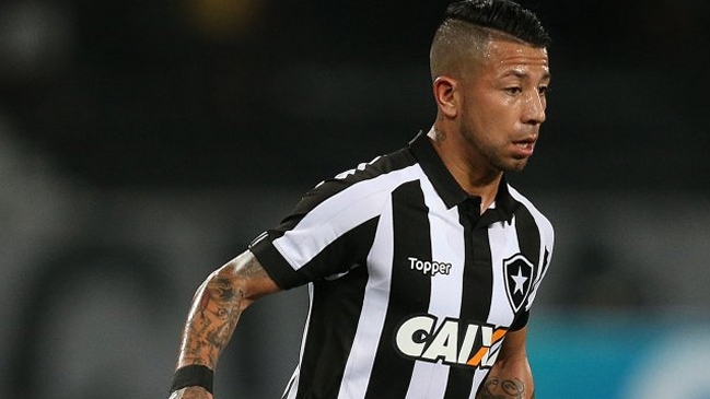 Leonardo Valencia fue titular en empate de Botafogo ante Santos por la liga brasileña