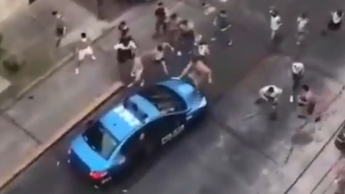 Hinchas de All Boys protagonizaron graves incidentes tras pelear con la policía