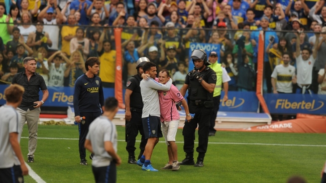 El noble gesto de Carlos Tévez con hincha que entró a la cancha durante práctica de Boca