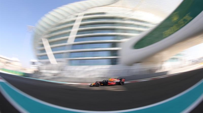 Los Red Bull de Verstappen y Ricciardo dominan el primer ensayo en Abu Dabi