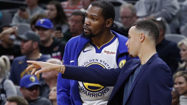 Stephen Curry resultó ileso tras doble colisión a su vehículo