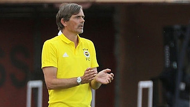 Ex técnico de Mauricio Isla en Fenerbahce se ilusiona con dirigir Barcelona