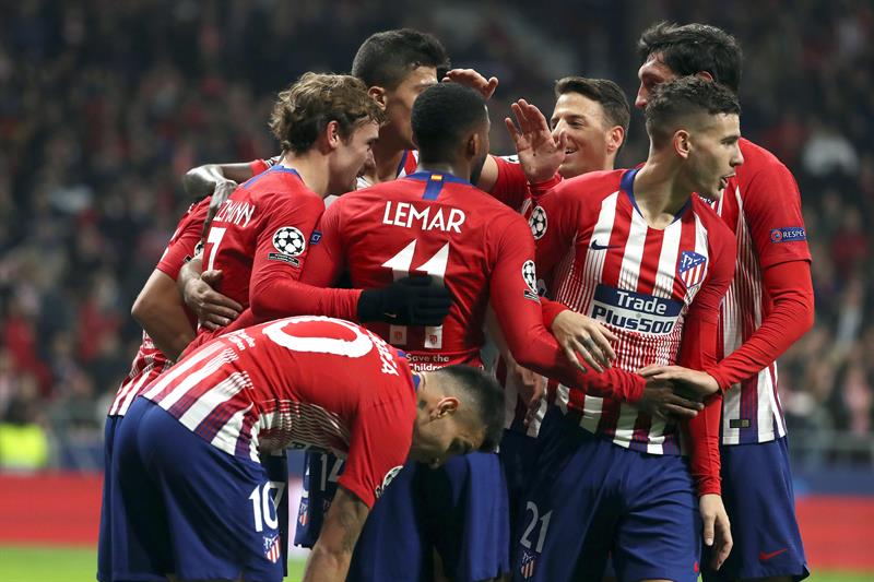 Atlético de Madrid celebró su paso a octavos tras eliminar al Mónaco de Henry