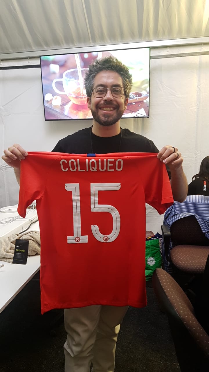 La camiseta de Jean Beausejour Coliqueo también es subastada en la Teletón