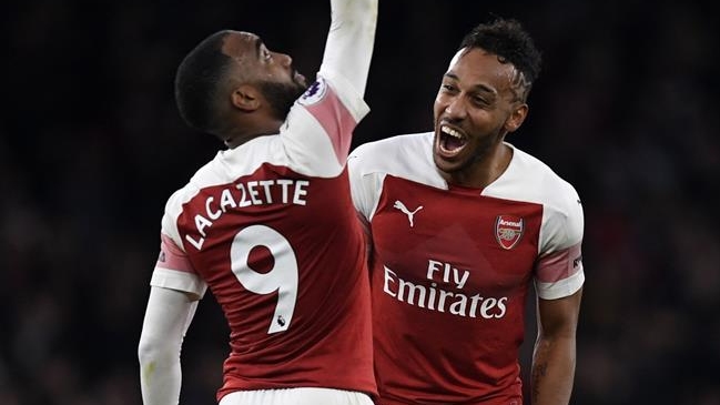 Tottenham prohibió la entrada a hincha que arrojó cáscara de plátano a Aubameyang