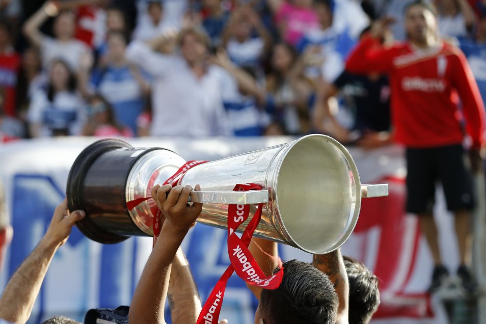 Universidad Católica exhibió su trofeo y festejó junto a su hinchada en San Carlos de Apoquindo