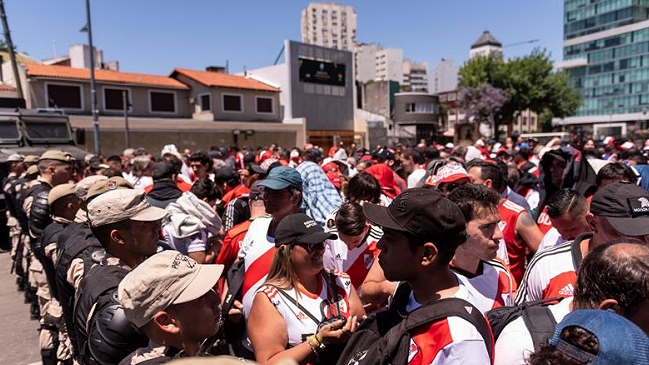 Hinchas de River y de Boca viajarán a Madrid en aviones separados