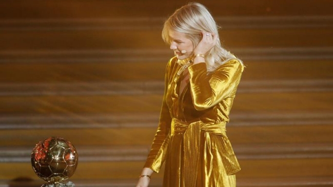 Lanzan campaña en apoyo a ganadora del Balón de Oro: “A mover el culo por la igualdad”