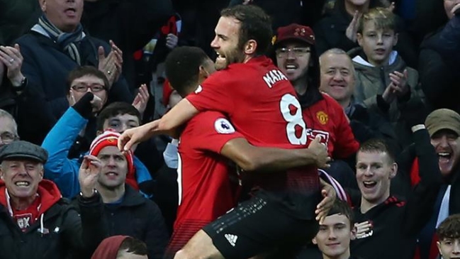 Manchester United no extrañó a Alexis en goleada sobre Fulham por Premier League