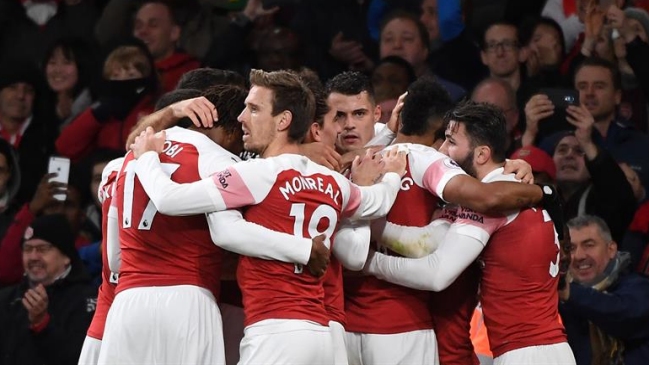 Arsenal se sacudió de la polémica con un golazo del uruguayo Torreira ante Huddersfield