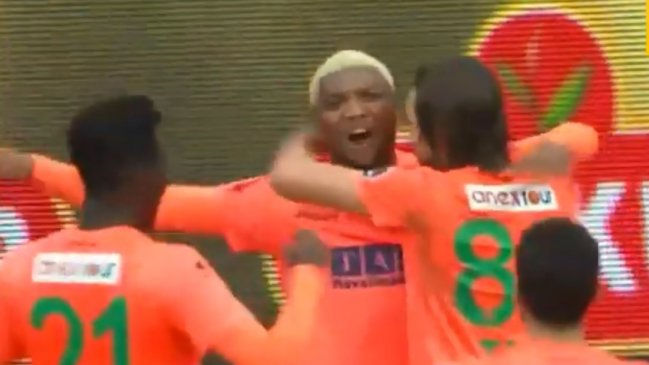 Junior Fernandes anotó un gol y falló un penal en un nuevo empate de Alanyaspor