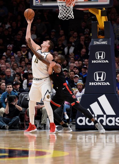 Denver Nuggets frenó a Toronto Raptors en duelo de líderes de conferencia