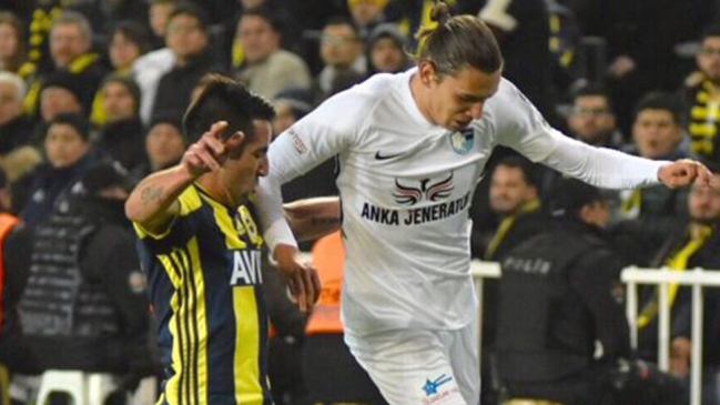 Fenerbahce sufrió agónico empate con Isla en cancha y se complicó en la tabla en Turquía