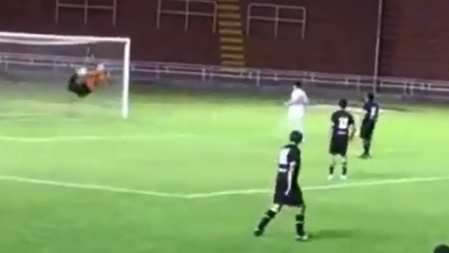 Portero peruano le ofreció disculpas a René Higuita por su fallida versión del “escorpión”