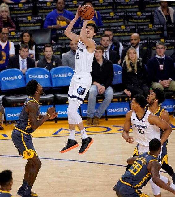 Los Warriors barrieron con Memphis Grizzlies en la NBA