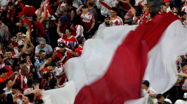 La pesadilla de hinchas de River que llegaron a Emiratos cuando estaban eliminados