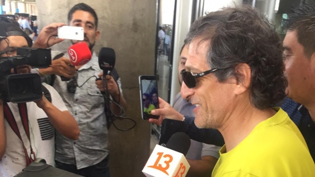 Mario Salas en su llegada a Chile para asumir en Colo Colo: Estoy alegre por esta acá