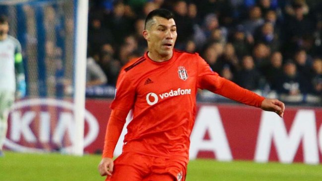 Prensa turca dice que West Ham ofreció siete millones de euros a Besiktas por Gary Medel