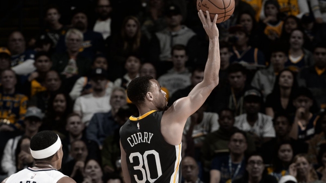 La espectacular canasta de Stephen Curry para Golden State Warriors ante los Clippers en 360°