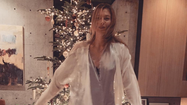 Maria Sharapova se llenó de elogios por recibir en pijama el regalo navideño
