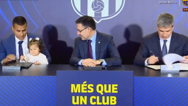 La pequeña hija de Jeison Murillo firmó por él su contrato con FC Barcelona