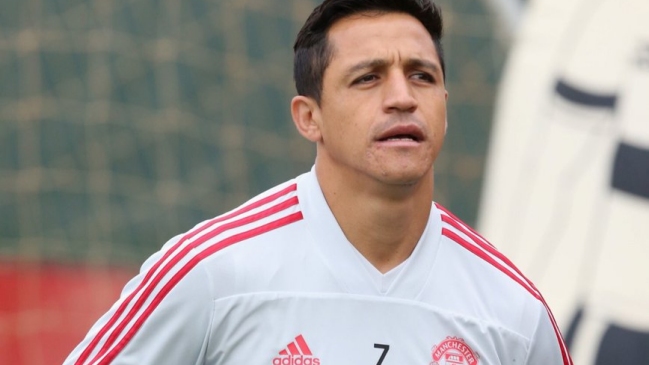 Alexis Sánchez volvió a entrenar con sus compañeros en Manchester United