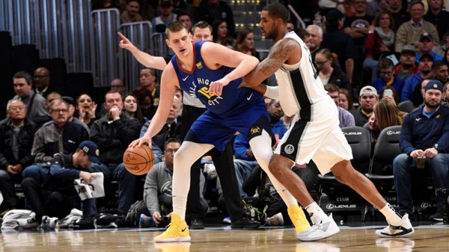 Denver Nuggets venció a San Antonio Spurs y mantuvo el liderato en la División Noroeste