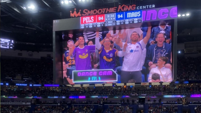 Hinchas de D. Concepción fueron captados bailando durante un duelo de la NBA