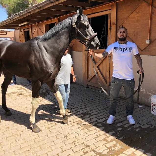 Arturo Vidal aprovechó el receso por las fiestas de fin de año para visitar a sus caballos