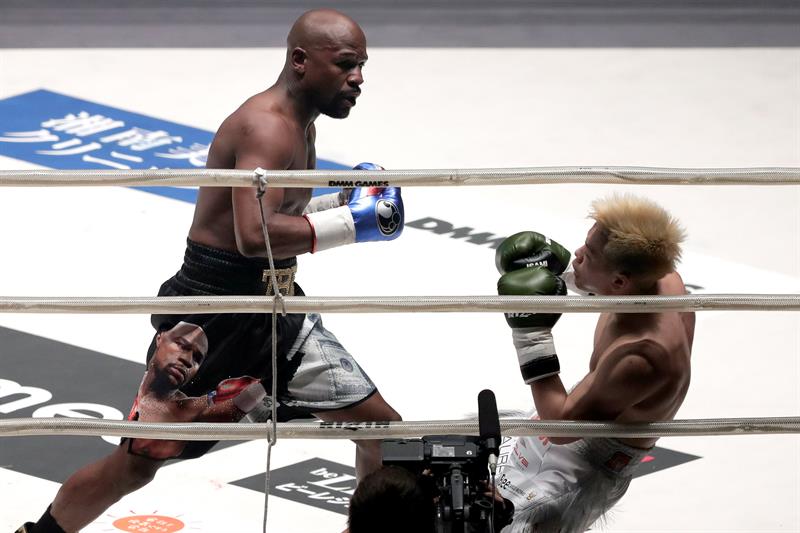 Floyd Mayweather noqueó a campeón de kickboxing en Japón