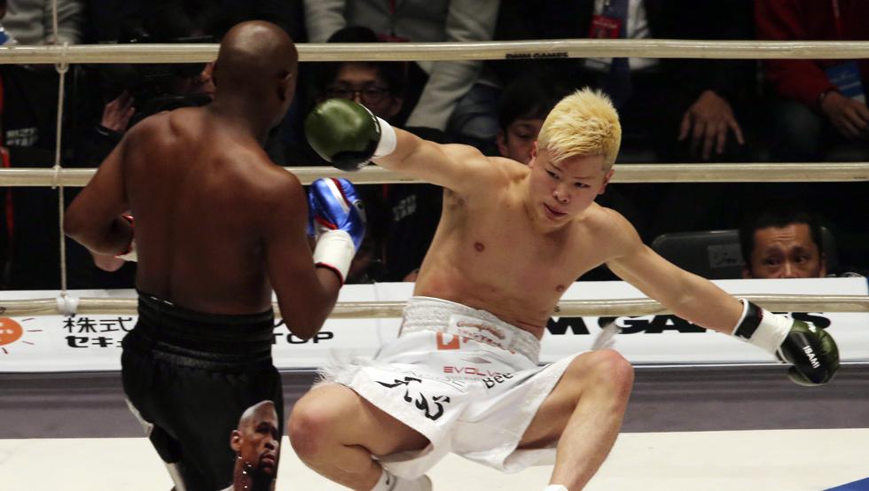Lo humilló en un round: Así fue el KO técnico que le propinó Mayweather a Tenshin Nasukawa