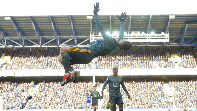 Jamie Vardy le dio el triunfo a Leicester sobre Everton en la Premier League