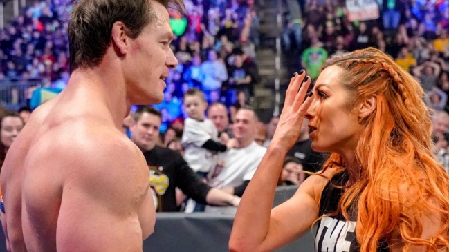 John Cena regresó a Smackdown y ganó combate mixto haciendo dupla con Becky Lynch