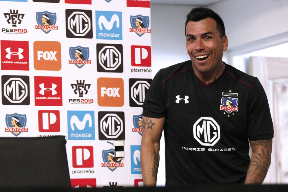 Fue a pura sonrisa: La rueda de prensa de Esteban Paredes en el Monumental