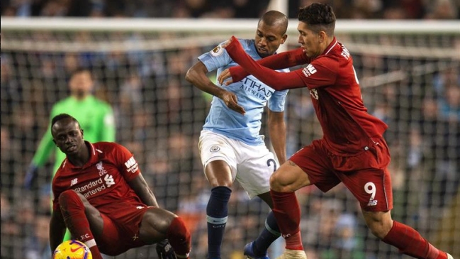 El insólito error de la zaga de Manchester City ante Liverpool que casi terminó en autogol