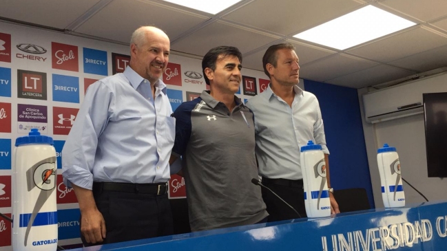 Gustavo Quinteros fue presentado en la UC: El plan es llegar lejos en torneos internacionales