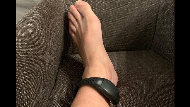 Ex compañero de Vidal e Isla comenzó a cumplir condena por agresión con una tobillera electrónica