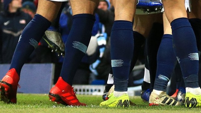 Federación Inglesa analiza acusación contra futbolista expulsado de una fiesta tras inhalar cocaína