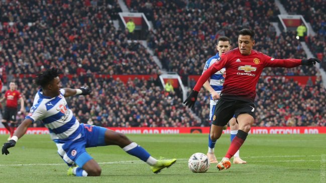 Alexis destacó en la victoria que le permitió a Manchester United avanzar en la FA Cup