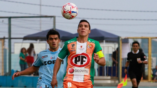 Cobresal confirmó la llegada del argentino David Muller y el regreso de Eduardo Farías