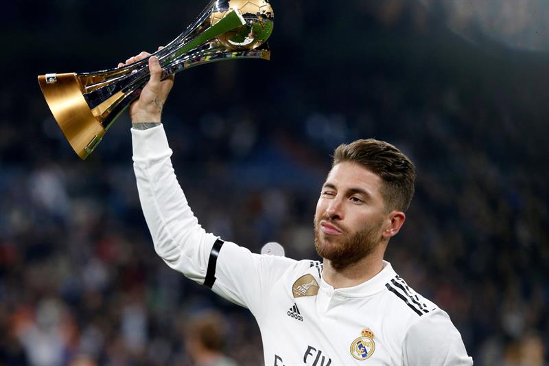 Real Madrid lució su trofeo de campeón del mundo y Real Sociedad contestó con una victoria