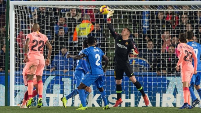 Arturo Vidal tuvo un discreto cometido en la ajustada victoria de Barcelona sobre Getafe