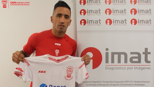 Lucas Barrios fue confirmado como nuevo refuerzo de Huracán