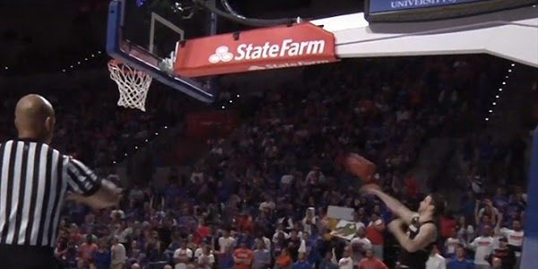 Felipe Haase fue héroe con impresionante asistencia en duelo de baloncesto de la NCAA